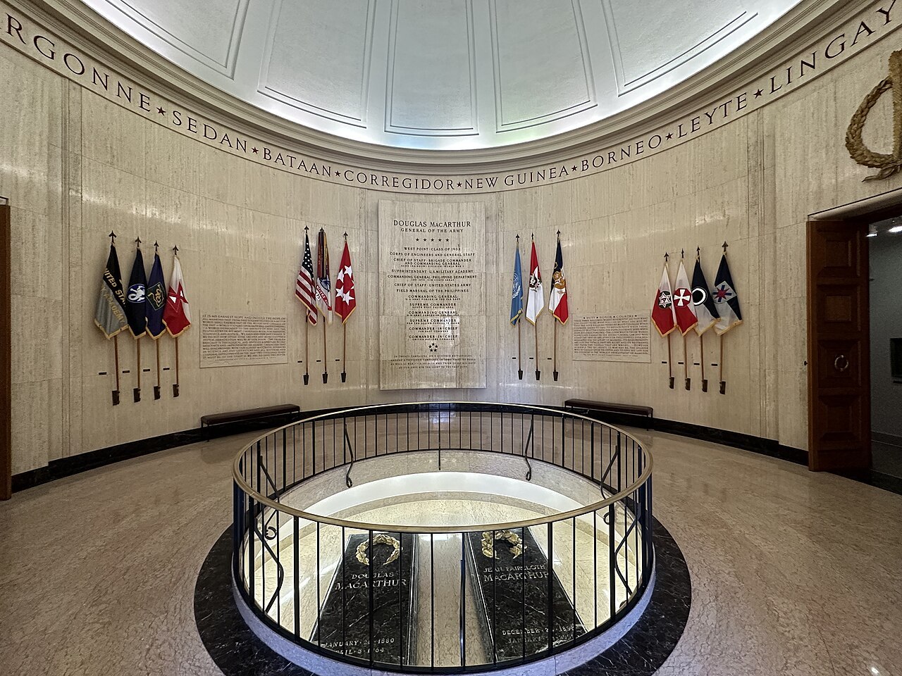 MacArthur Memorial tomb