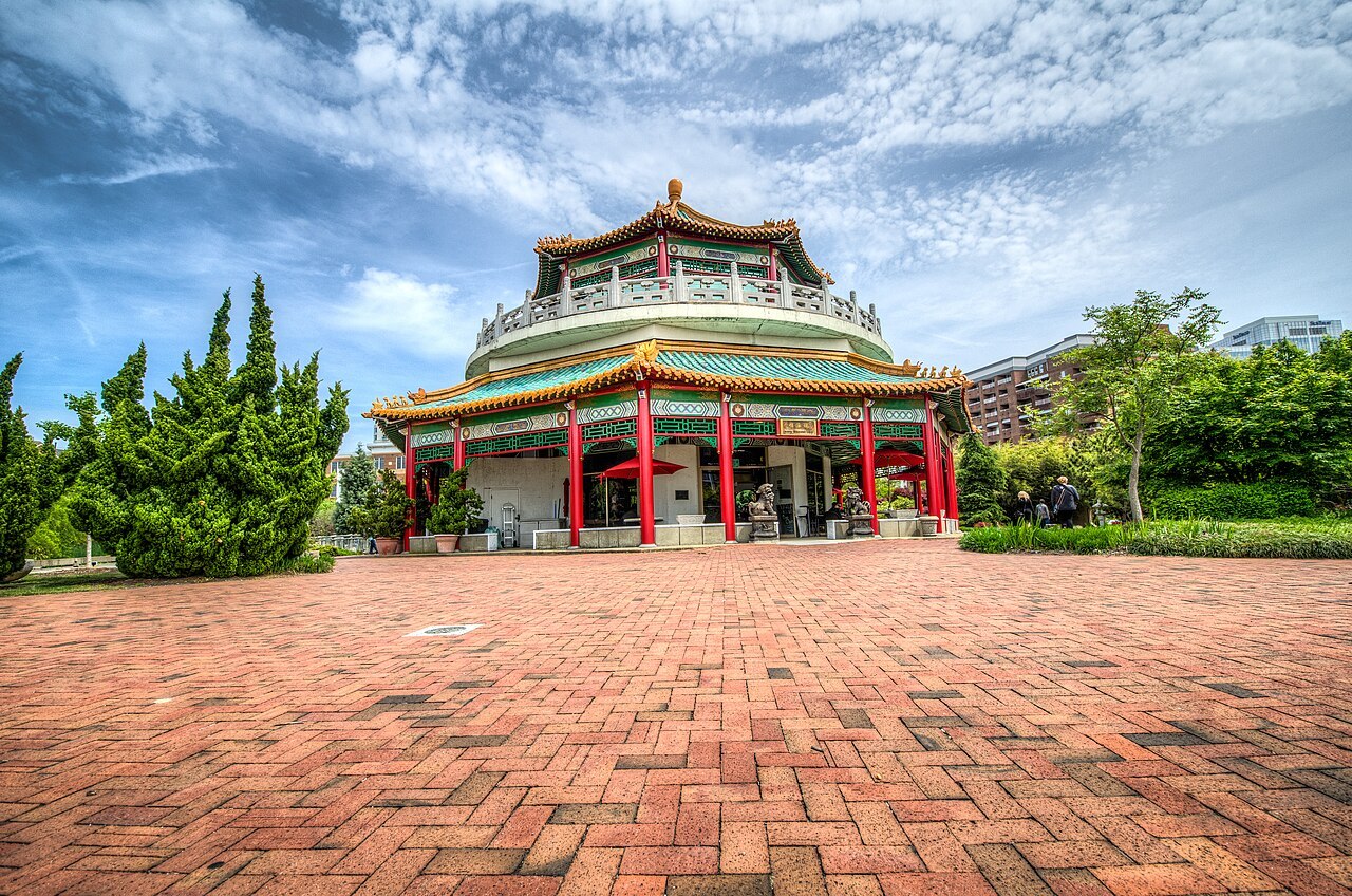 HDR - Pagoda in downtown Norfolk, VA (8820610446)
